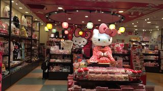 充実のお土産コーナー