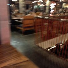 店内の感じはよいが，演奏がうるさいことがたまにある。