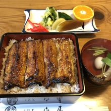 ご飯の間にもまた鰻