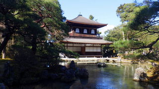 緑の中に埋もれるような銀閣も良かった