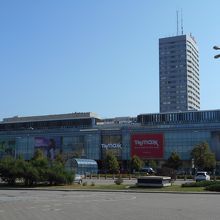 大きなショッピングセンターもあります