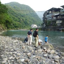 自然　南勢渓で川遊び