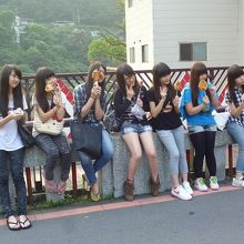 烏來老街　お嬢さんからシャッターを頼まれました。私も一枚。