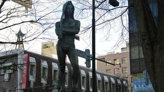 大通公園にある銅像。