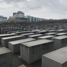 無機質なだけにより感じるものがあります。