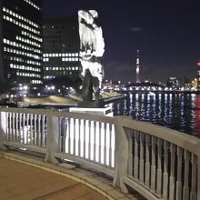 メッセンジャー像