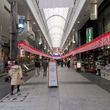 さて商店街です