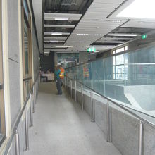 ワット・マンコン駅は、現在工事中です。地下工事が主体です。