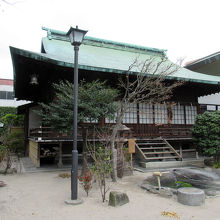 「大正天皇行幸紀念殿」、足元には「博多大水道大蓋」や…