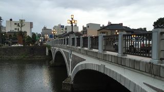 夕方の浅野川大橋
