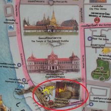 ワット･ポーは、チャオプラヤー川の傍にあり、王宮の南側です。