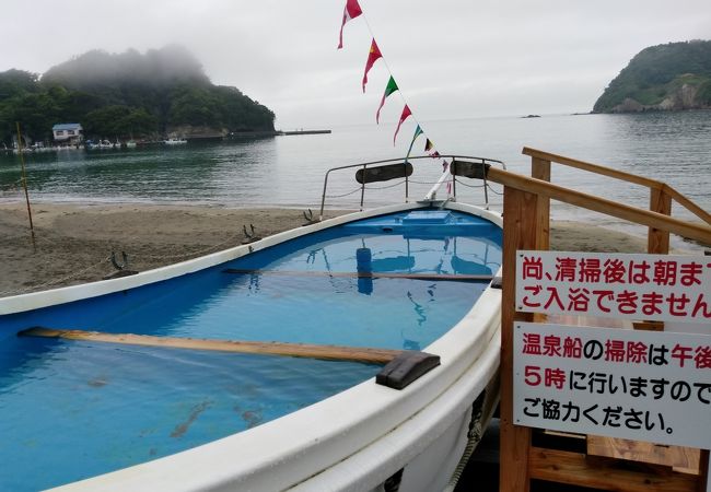 小さな集落の海