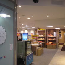 アネックス側にはまだ新しいお店も色々ありますしね…。