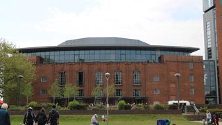 ウィリアム・シェイクスピアに捧げられた