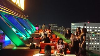 ヤンゴンの夜景を楽しめる微妙な高さのルーフトップバー