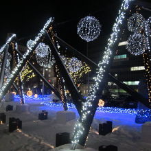 函館駅前のイルミネーションの様子