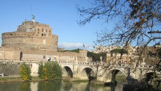 サン・ピエトロ大聖堂へと続く参道