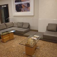 フロントのソファー