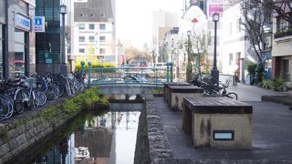 水路を中心とした公園