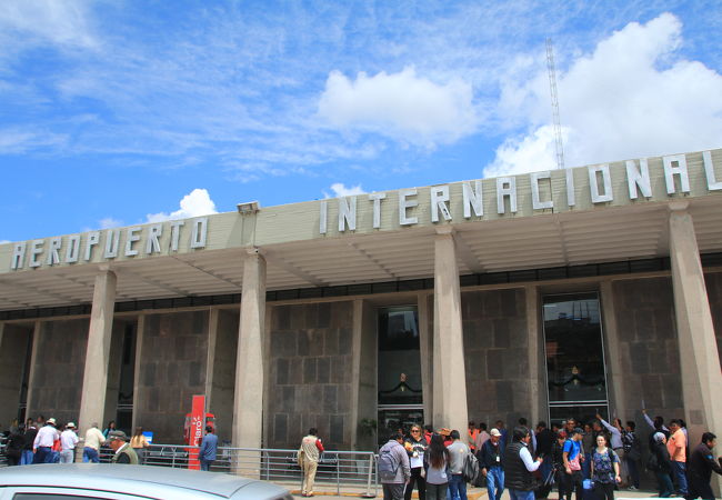 アレハンドロ・ベラスコ・アステテ国際空港