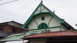 ちょっと奇抜な印象を与えます