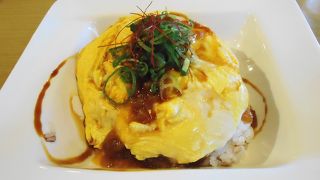 肉じゃがオムライスが美味