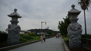 ぶらぶら歩けばすぐに到着します