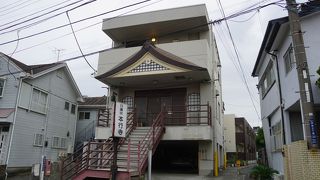 観光スポットの寺でないのは明らか