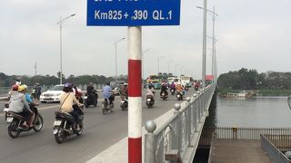 グエン王宮に行くにはこの橋が便利