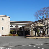 低層で石造りな感じがシックでモダンです。