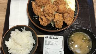 肉は大盛り、豚とん一