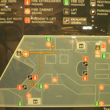 吉野家の店舗は、４階のエレベーターから降りた奥にあります。