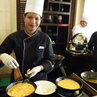 朝食メニューが豊富で、レストランは広くたっぷりしている