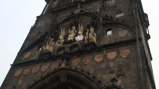  カレル橋の旧市街地側に建つ塔 ♪