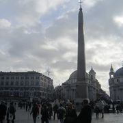 ポポロ広場に建つ双子教会