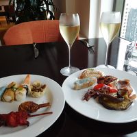 クラブラウンジのカクテルタイム