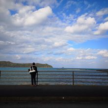 宿の前は海