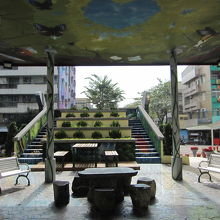 左右にもアートがあります