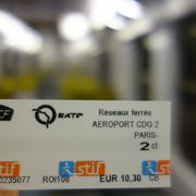 RERのCDG第2ターミナルからの始発は4:50です。