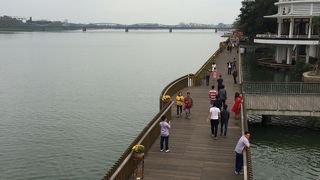 穏やかな水の流れでした