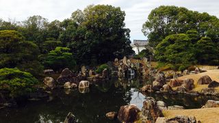 江戸時代に造られた庭園ですが、現在は世界に誇れる庭園です。