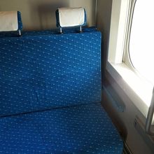 座席はベッドにもできます