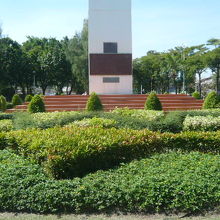 チャトゥチャック公園の時計塔の周辺は、きれいな花壇です。