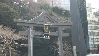 平日でも参拝客多し