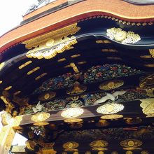 装飾の素晴らしさに目をみはる門です