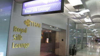 シャワー完備のラウンジを利用