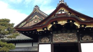 大政奉還が行われた御殿です