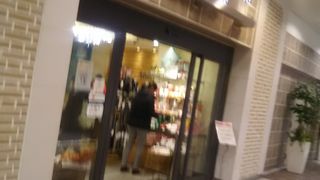 上野の駅で友人たちとおしゃべりをする時に利用する