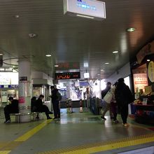 綺麗にリニューアルされた駅