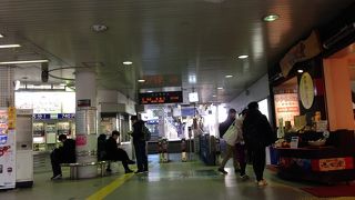 神戸電鉄で来るとここに着きます
